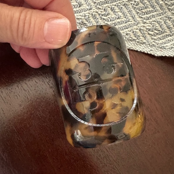 Tory Burch tortoise shell cuff bracelet - Picture 4 of 7